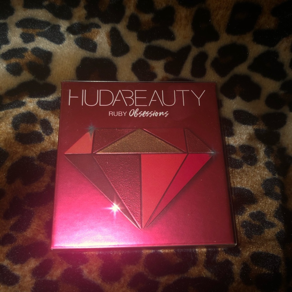 Hydra beauty ruby obsession palette